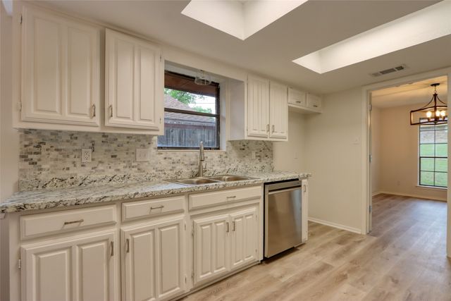 306 Larry Drive, Duncanville, TX 75137