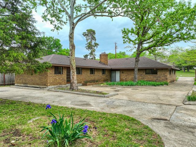 306 Larry Drive, Duncanville, TX 75137