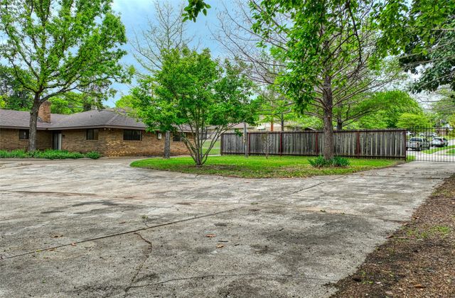 306 Larry Drive, Duncanville, TX 75137