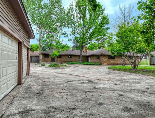 306 Larry Drive, Duncanville, TX 75137