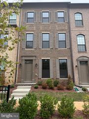 12586 OVATION DR, Fairfax, VA 22033