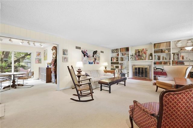 617 Brush Creek Boulevard, Kansas City, MO 64110