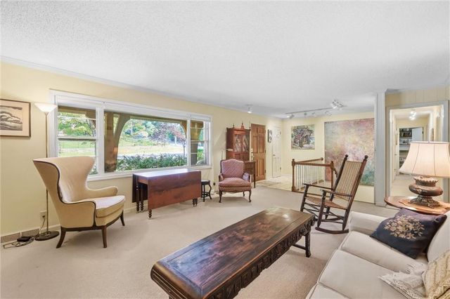 617 Brush Creek Boulevard, Kansas City, MO 64110