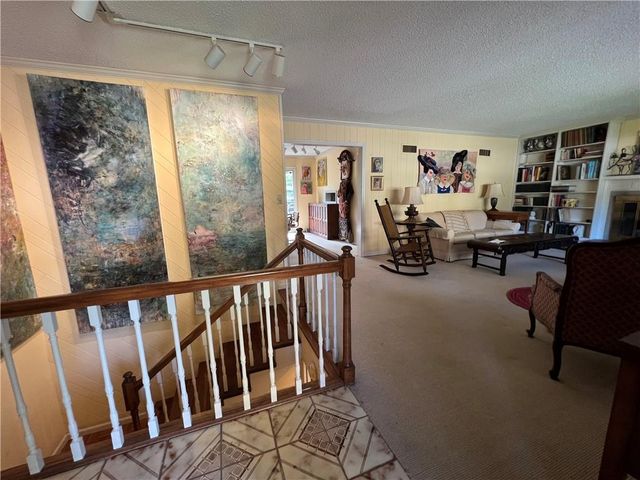 617 Brush Creek Boulevard, Kansas City, MO 64110