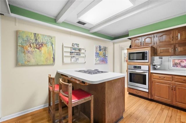 617 Brush Creek Boulevard, Kansas City, MO 64110