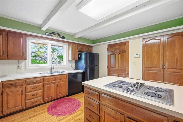617 Brush Creek Boulevard, Kansas City, MO 64110