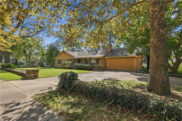 617 Brush Creek Boulevard, Kansas City, MO 64110