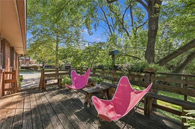 617 Brush Creek Boulevard, Kansas City, MO 64110