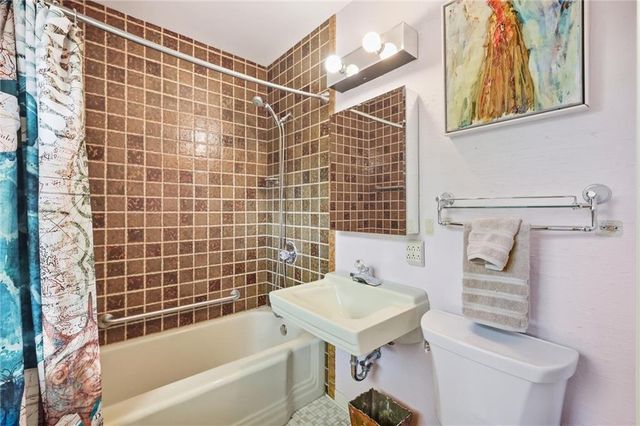 617 Brush Creek Boulevard, Kansas City, MO 64110
