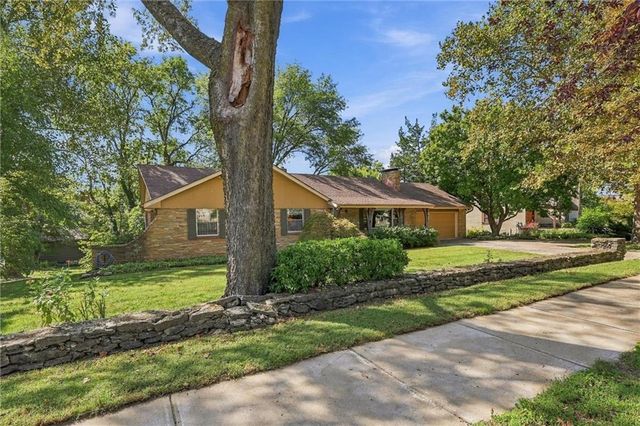617 Brush Creek Boulevard, Kansas City, MO 64110