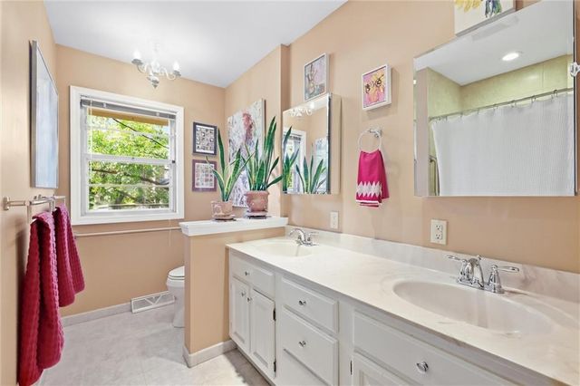617 Brush Creek Boulevard, Kansas City, MO 64110