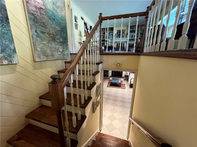 617 Brush Creek Boulevard, Kansas City, MO 64110