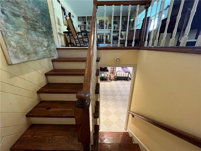 617 Brush Creek Boulevard, Kansas City, MO 64110
