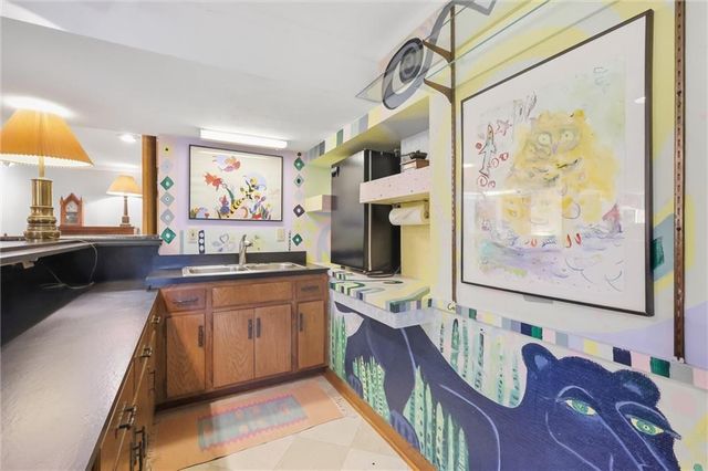 617 Brush Creek Boulevard, Kansas City, MO 64110