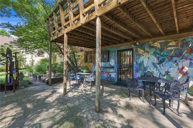617 Brush Creek Boulevard, Kansas City, MO 64110