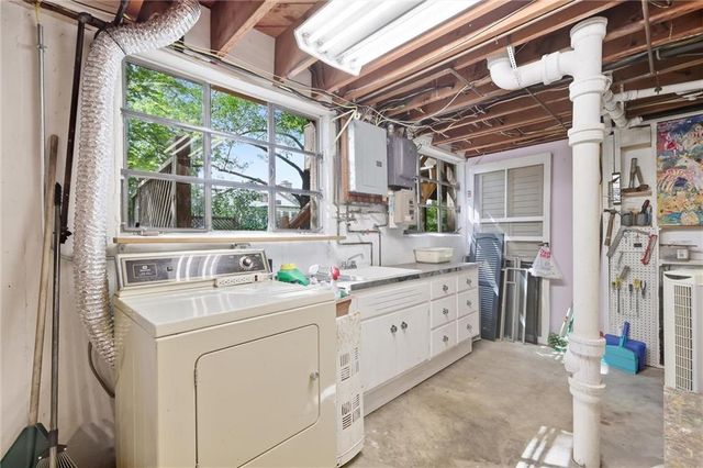 617 Brush Creek Boulevard, Kansas City, MO 64110