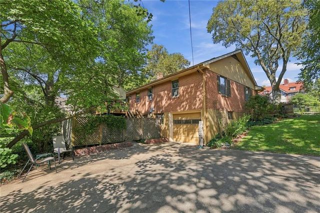 617 Brush Creek Boulevard, Kansas City, MO 64110