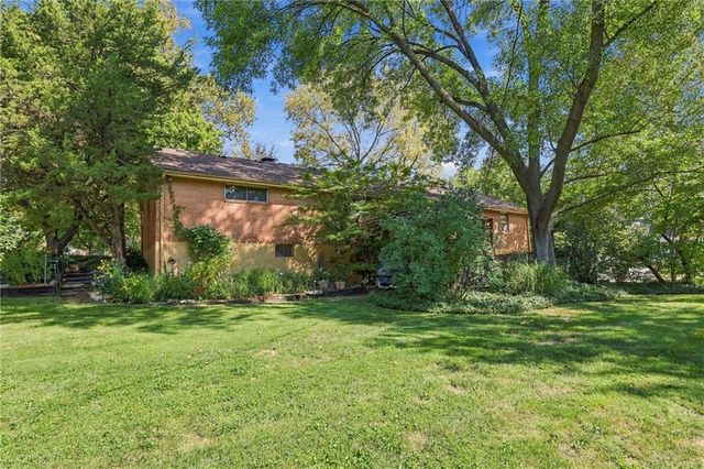 617 Brush Creek Boulevard, Kansas City, MO 64110
