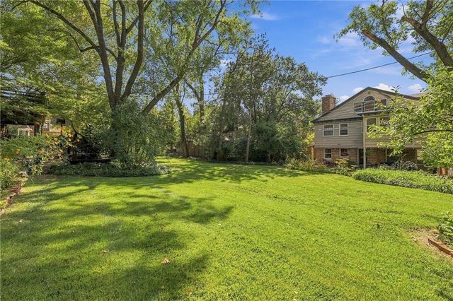 617 Brush Creek Boulevard, Kansas City, MO 64110