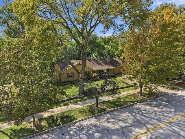 617 Brush Creek Boulevard, Kansas City, MO 64110
