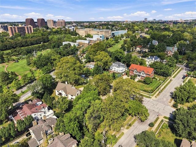 617 Brush Creek Boulevard, Kansas City, MO 64110