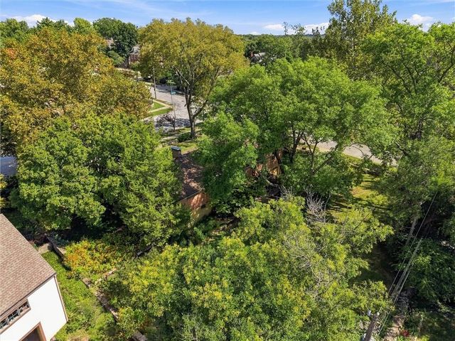 617 Brush Creek Boulevard, Kansas City, MO 64110