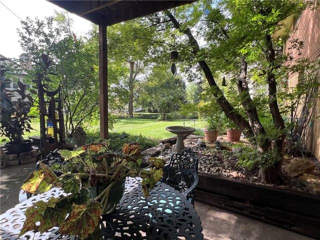 617 Brush Creek Boulevard, Kansas City, MO 64110
