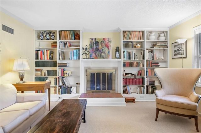 617 Brush Creek Boulevard, Kansas City, MO 64110