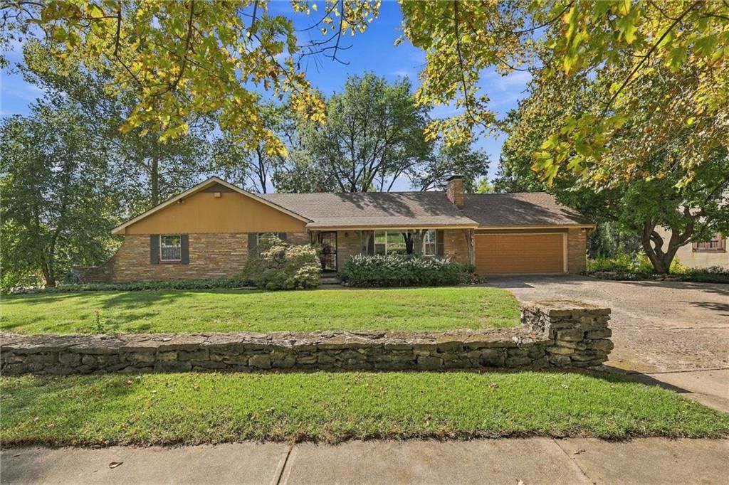 617 Brush Creek Boulevard, Kansas City, MO 64110