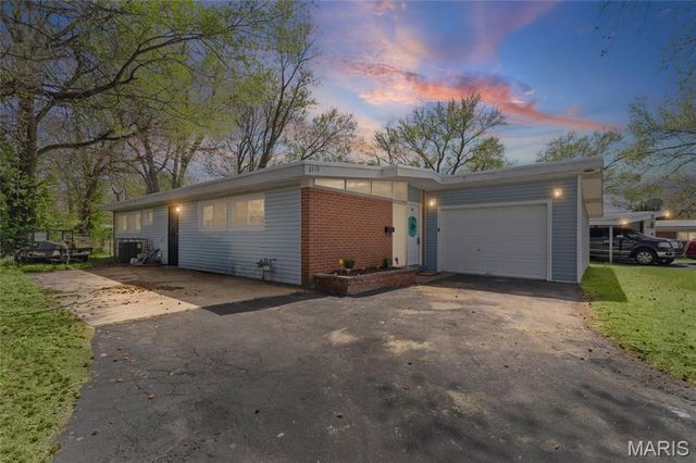 8418 Midwood Avenue, Berkeley, MO 63134