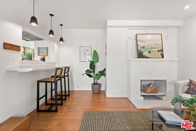 93 S Daisy Avenue, Pasadena, CA 91107