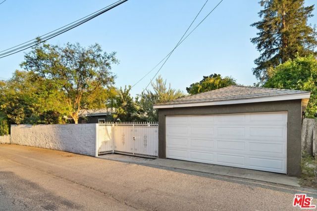 93 S Daisy Avenue, Pasadena, CA 91107