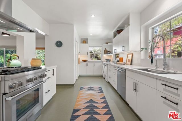 93 S Daisy Avenue, Pasadena, CA 91107