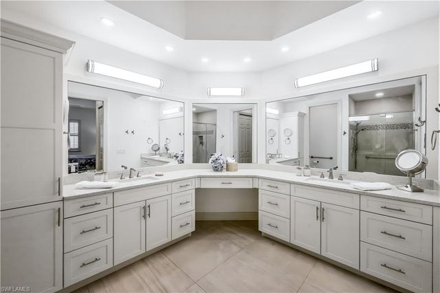 837 Sailaway LN 204, Naples, FL 34108