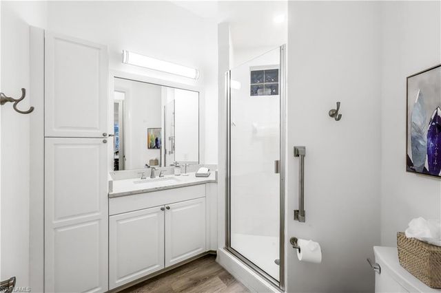 837 Sailaway LN 204, Naples, FL 34108
