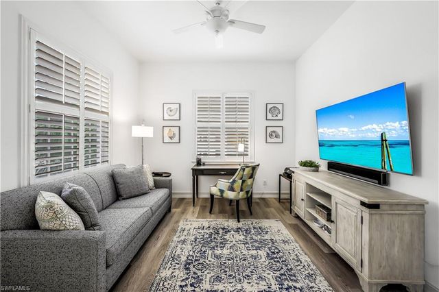 837 Sailaway LN 204, Naples, FL 34108