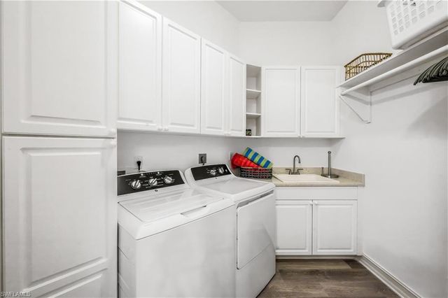837 Sailaway LN 204, Naples, FL 34108