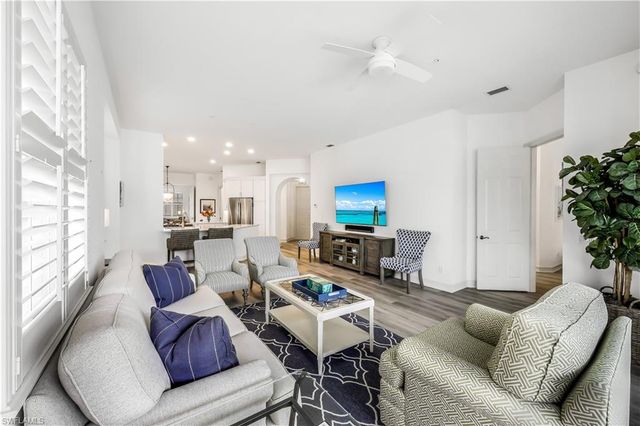 837 Sailaway LN 204, Naples, FL 34108