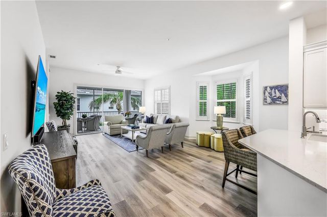 837 Sailaway LN 204, Naples, FL 34108