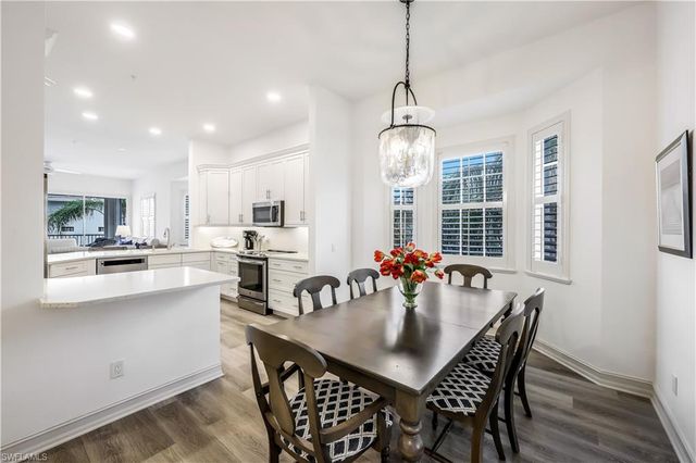 837 Sailaway LN 204, Naples, FL 34108