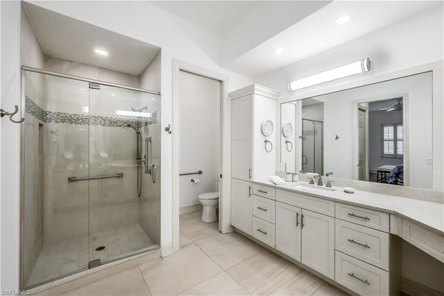 837 Sailaway LN 204, Naples, FL 34108