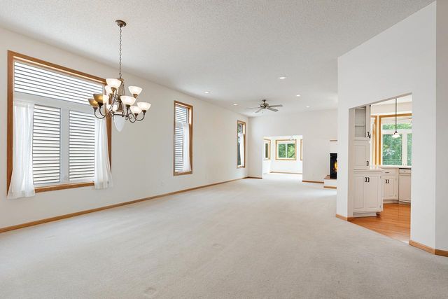 10471 Spyglass Drive, Eden Prairie, MN 55347