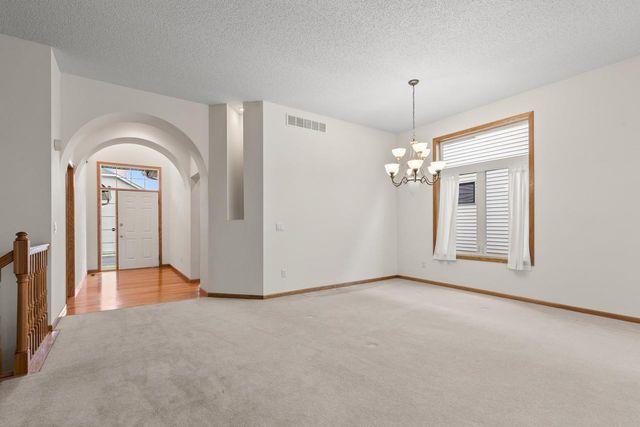 10471 Spyglass Drive, Eden Prairie, MN 55347