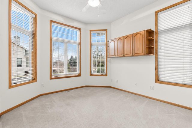 10471 Spyglass Drive, Eden Prairie, MN 55347
