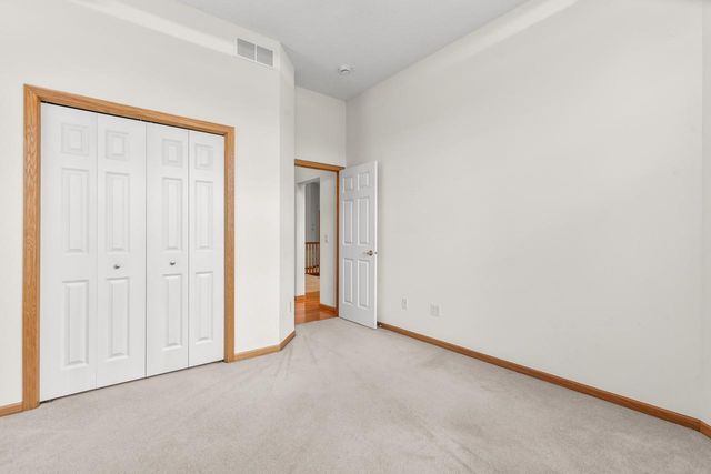 10471 Spyglass Drive, Eden Prairie, MN 55347