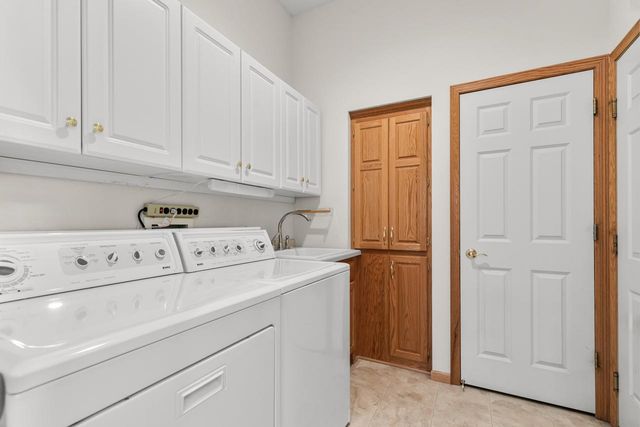 10471 Spyglass Drive, Eden Prairie, MN 55347