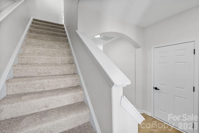 8203 Paw Valley Lane, Charlotte, NC 28214