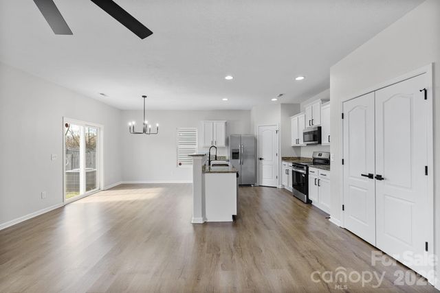 8203 Paw Valley Lane, Charlotte, NC 28214