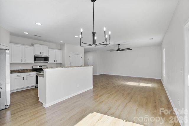 8203 Paw Valley Lane, Charlotte, NC 28214