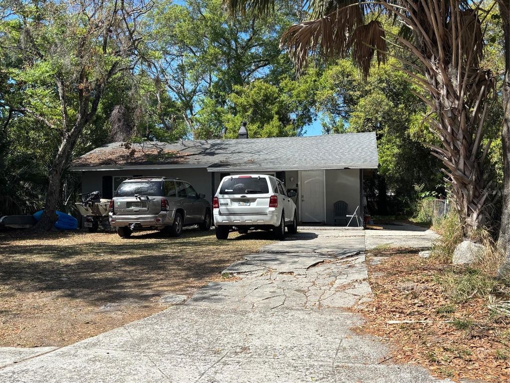 Image 2 of property listing at 516 S DOLLINS AVENUE, Orlando, FL 32805